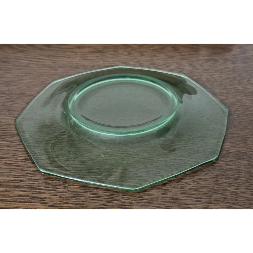 Octagon‎ Shaped Lunch Dinner Plate Green Uranium Vaseline Glow 7.75